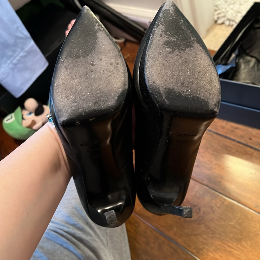 Saint Laurent size 38.5 black heel comes with box and bag - Picture 5 of 5